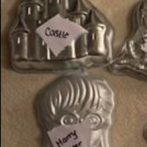 castle and harry potter cake pans!